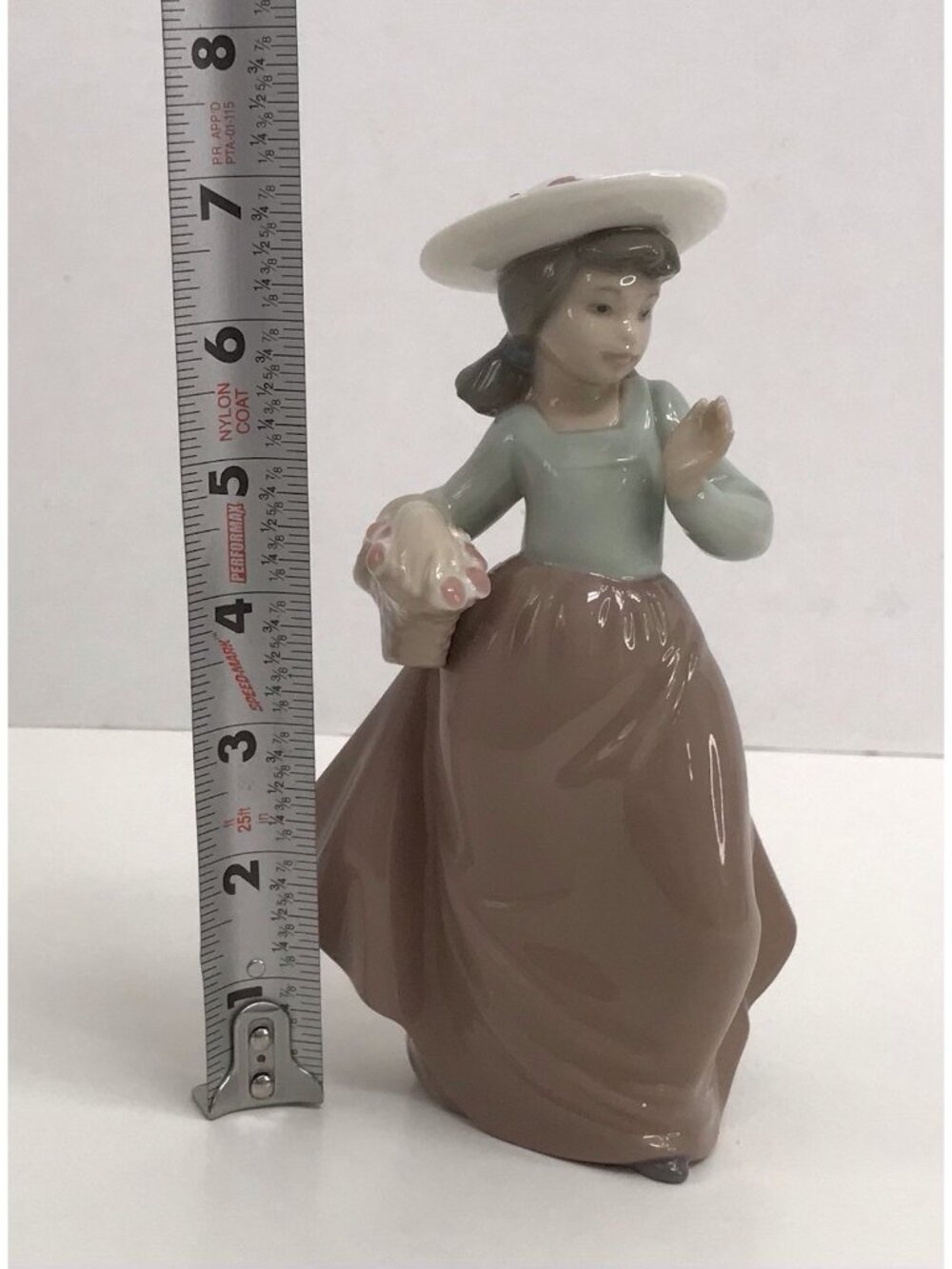 Vtg Nao by Lladro Porcelain Figurine "Out for a Stroll" Girl Flowers 1987 Spain - Picture 6 of 8